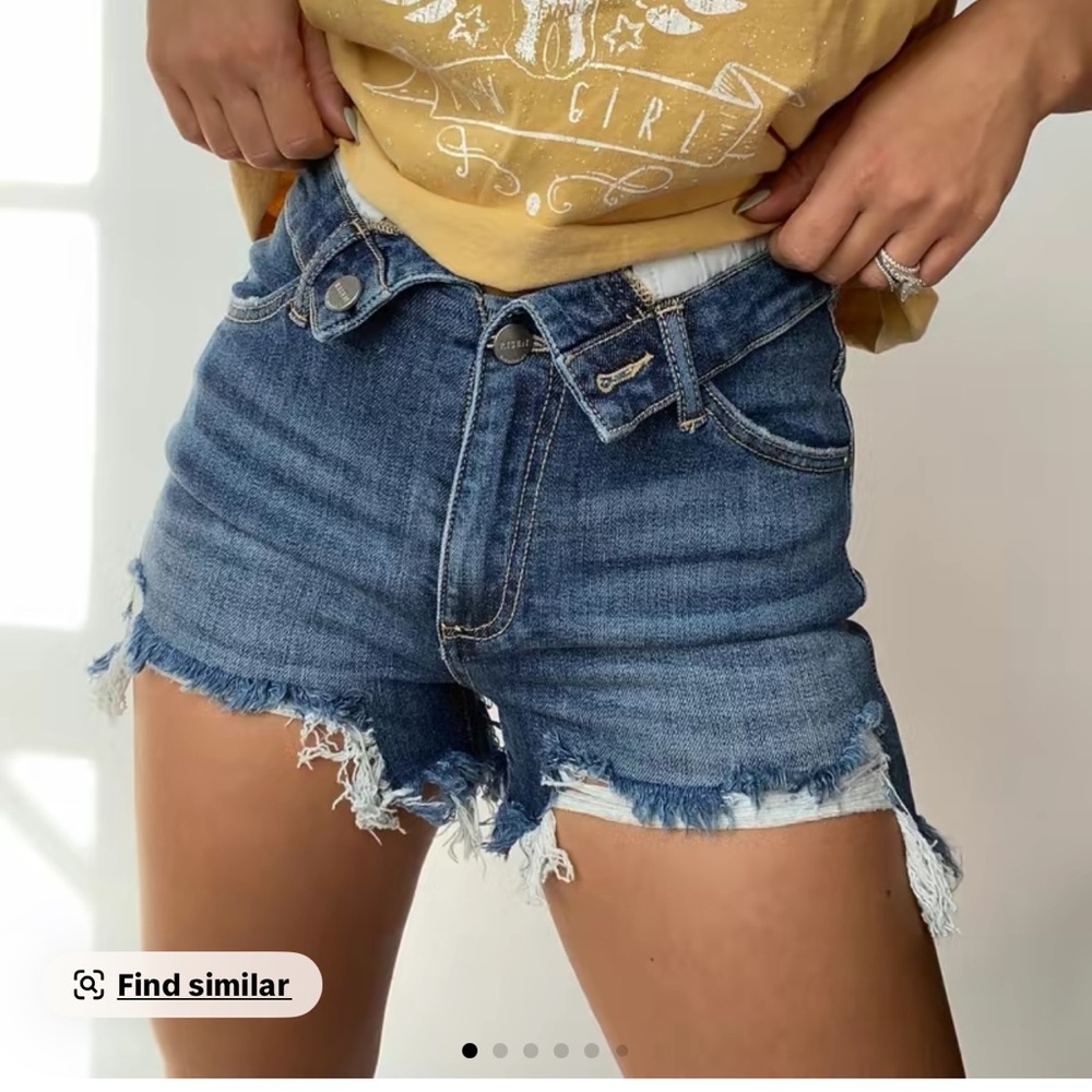 Risen medium wash Frayed Hem Jean Shorts